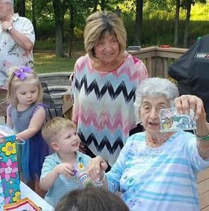 Meet your Posher, Roxanne